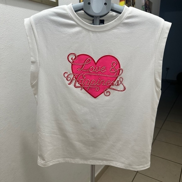 Tops - Woman White and Pink Pearl Heart Top NWOT